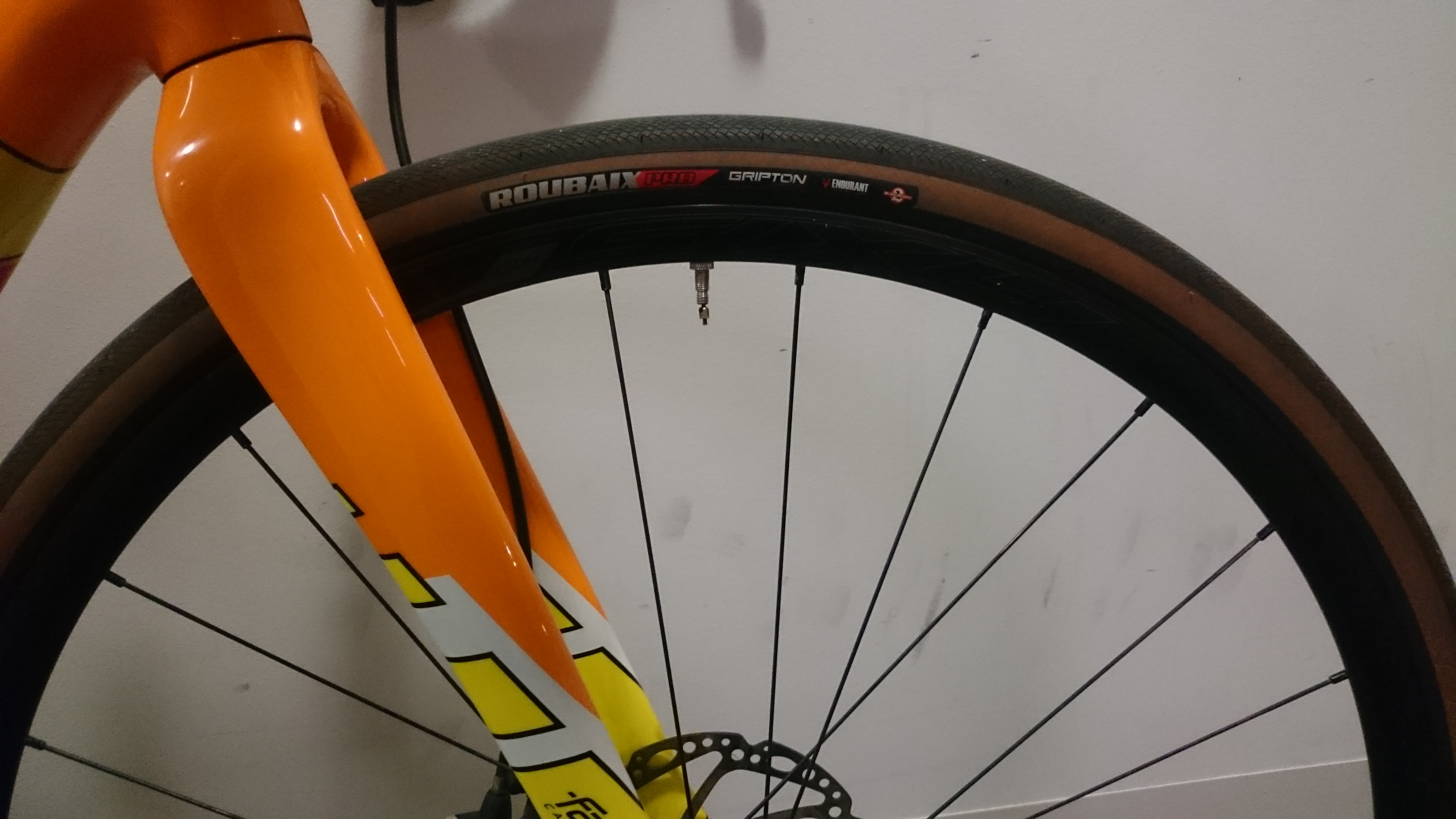 specialized roubaix tubeless